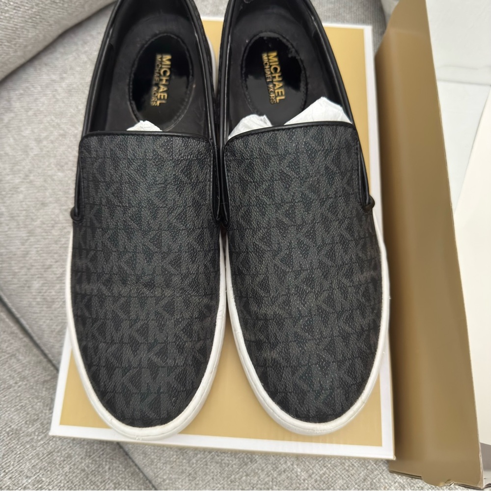 New Michael Kors Keaton slip on sneakers MK logo Size 9.5